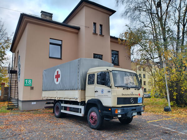 Ein Hilfstransport aus Harburg kommt in Riga an