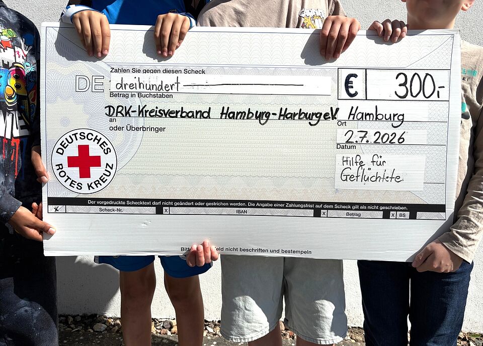 DRK-Schueler spenden 300 euro