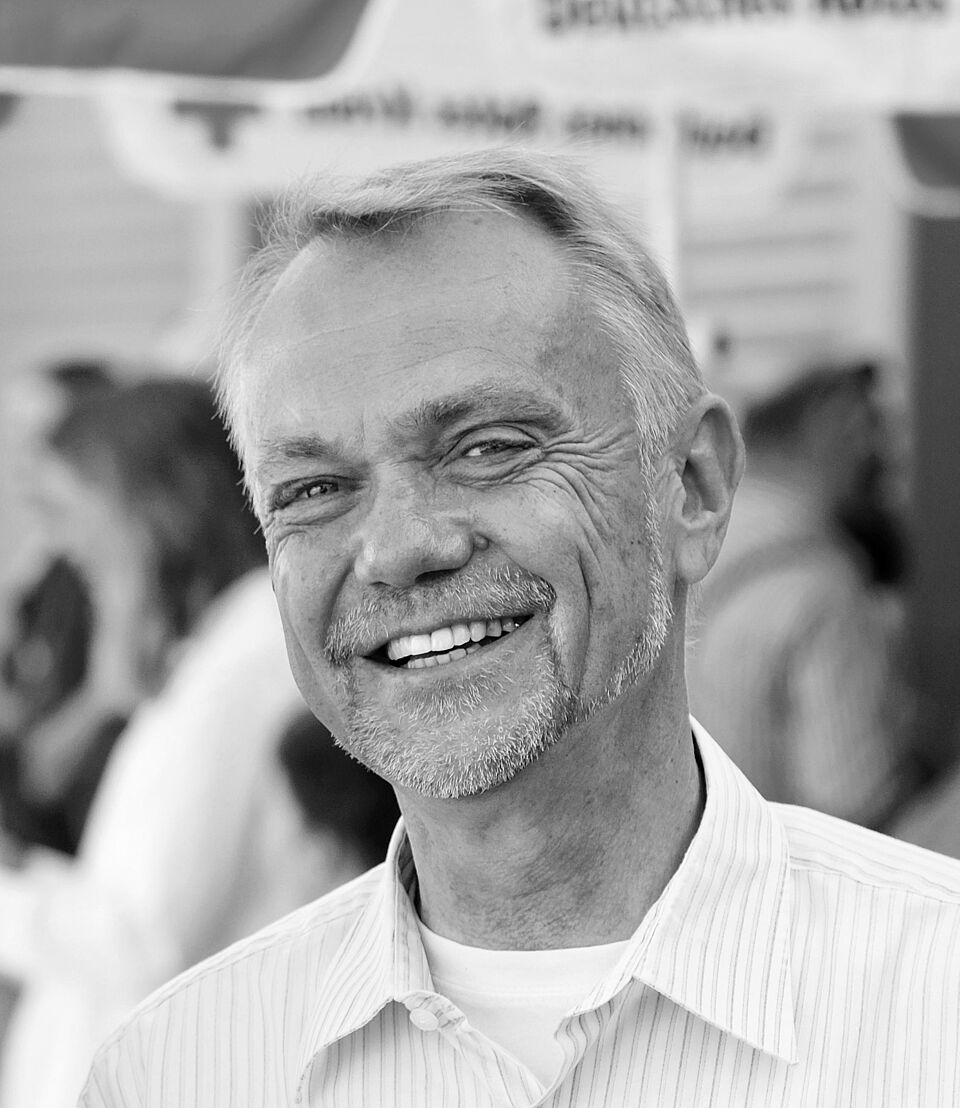 DR Volkmar Schöne